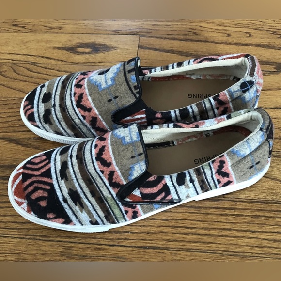Call It Spring JCPenney Multicolor Tribal Print Fabric Slide On Sneakers Sz. 8 - Picture 3 of 7
